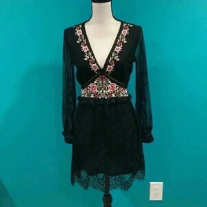 Topshop lace floral embroidered dress in size 4